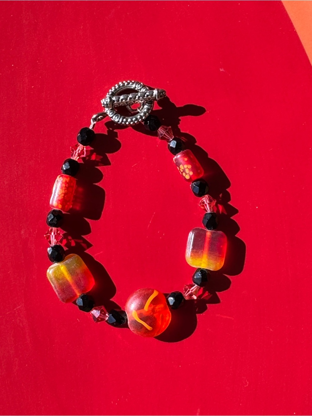 ✨BUNDLE 5 ITEMS FOR $20✨Handmade Red & Orange Glass Bead Bracelet